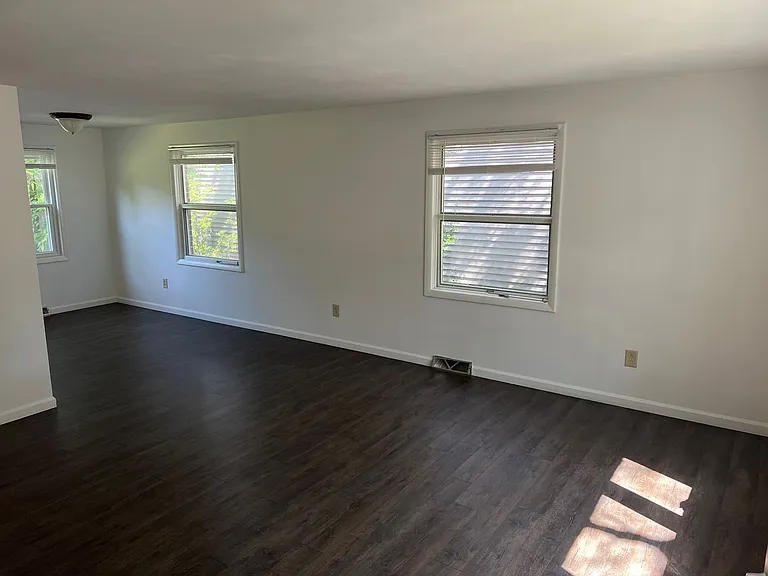 1612 W University Ave — Photo 3
