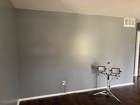 4th image of 465 Holly Dr