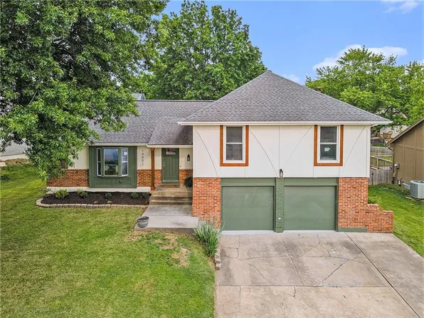 14501 Wilshire Cir, Grandview, MO 64030