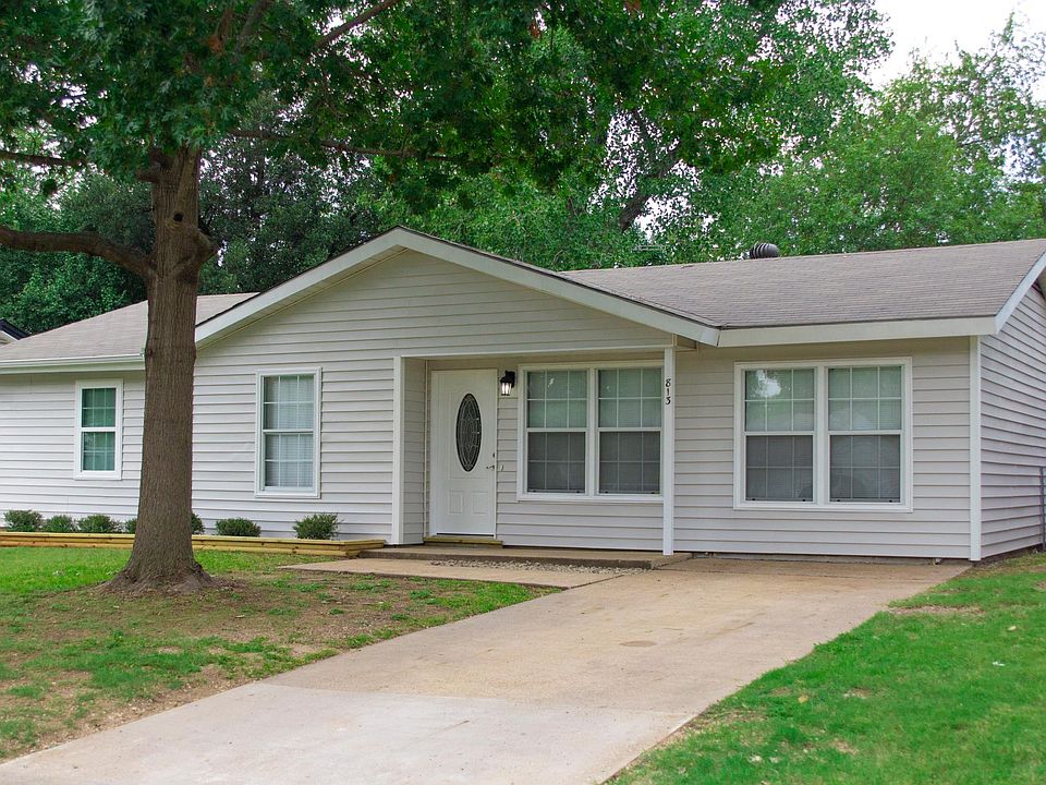 1st image of 813 Milam Dr