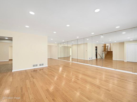 3rd image of 1500 Pershing Ave