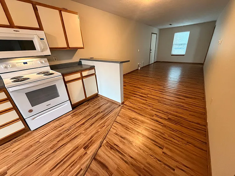 1030 E Walnut St — Photo 19