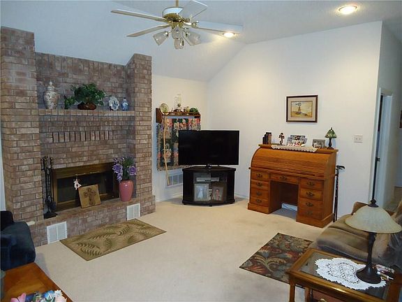 4th image of 3420 Nottingham Dr
