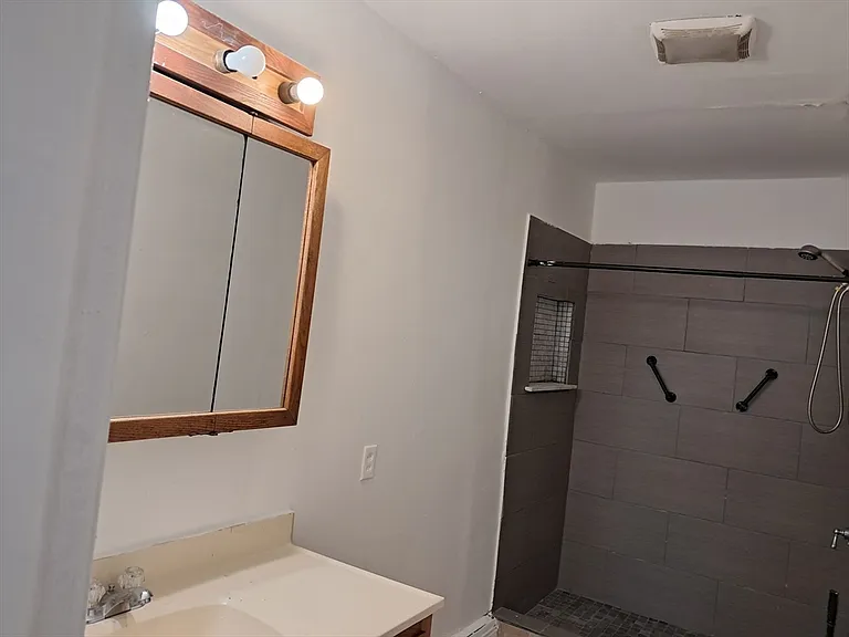 146 Charlton St #1 — Photo 16