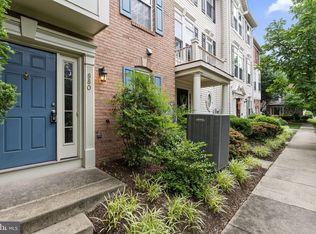 980 Harrison Cir, Alexandria, VA 22304