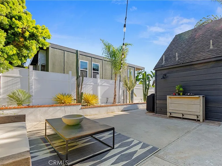 739 Manzanita Dr — Photo 12