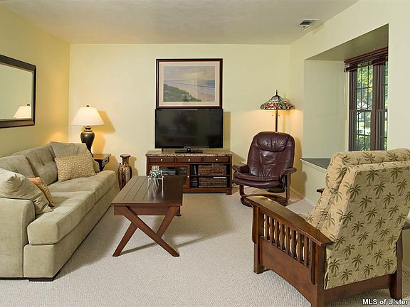 4th image of 95 Sunny Brook Cir