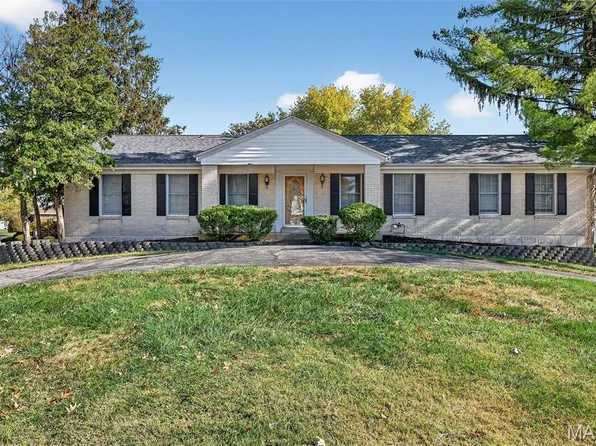 2202 White Cedar Ct, Chesterfield, MO 63017