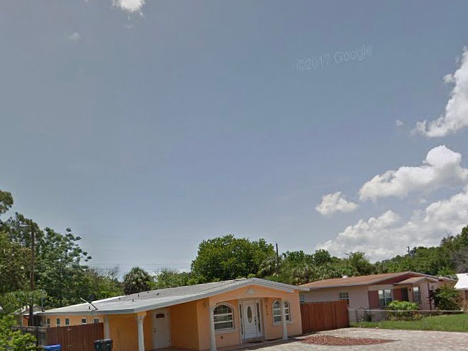 2nd image of 4718 Town N Country Blvd