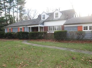 164 Wildwood Rd, Great Neck, NY 11024