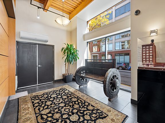 3rd image of 900 W Jackson Blvd APT 3W