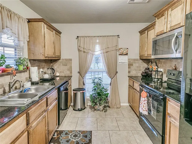 19712 Serenade Way — Photo 15