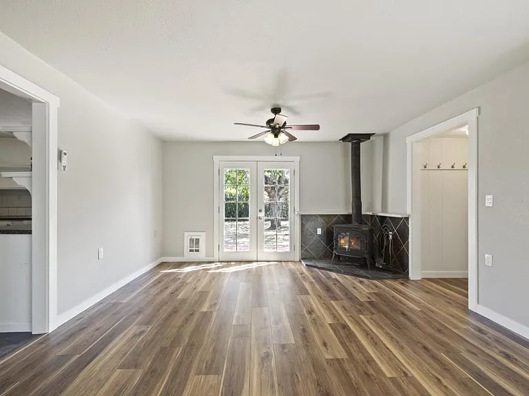 1204 N Sheppard St — Photo 5
