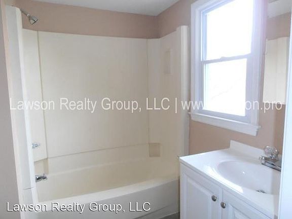 4th image of 530 Jefferson Ave APT B