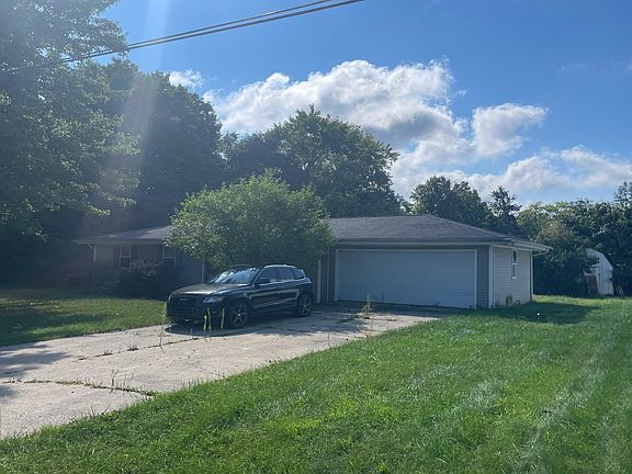 2nd image of 122 S Lindow Dr