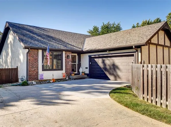 7513 W 93rd St, Overland Park, KS 66212