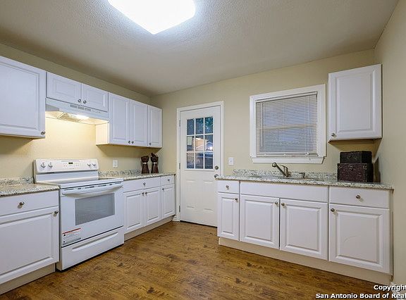 5th image of 307 Bradford Ave
