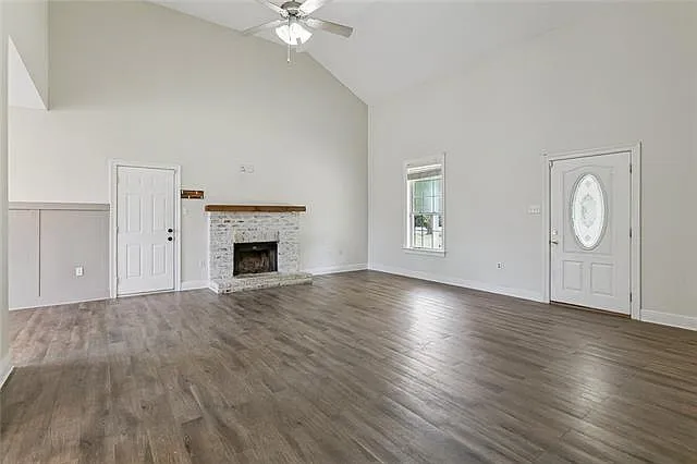 3 bed, 2.0 bath, 1593 sqft, $1,850 — Photo 2