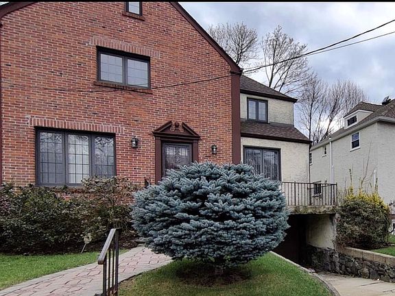 4th image of 150 Parkway S