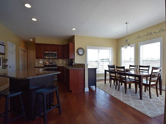 4th image of 47 Country Village Ln