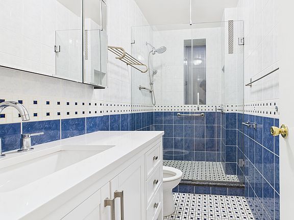 3rd image of 301 W 19th St #315-1