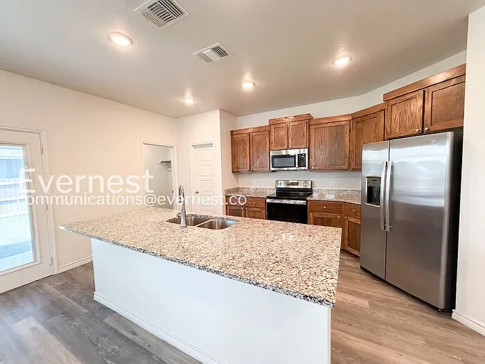 866 Freedom Cir — Photo 5