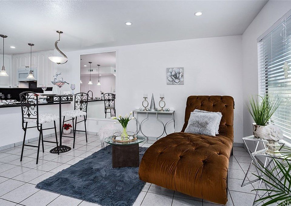 1st image of 4410 Walnut St #6