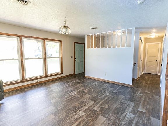 3rd image of 100 Cave Mill Ct