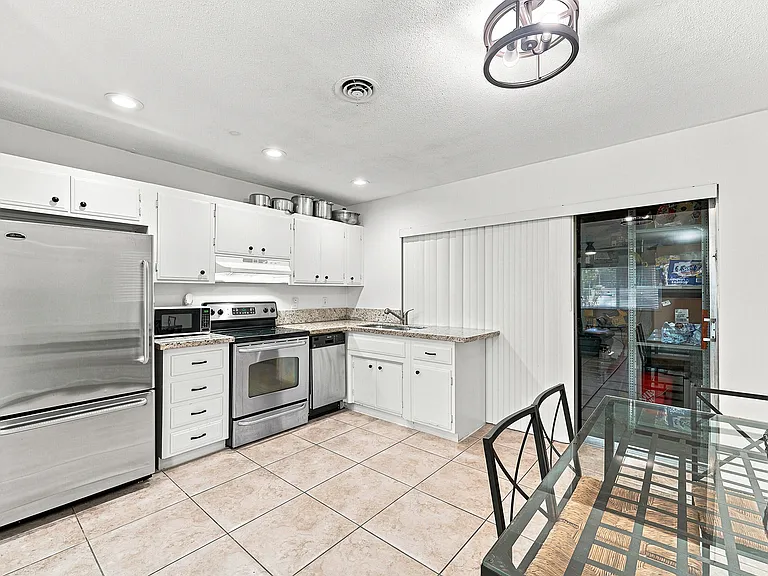 2908 NW 48th St — Photo 7