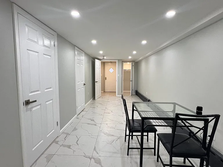 251 E 46th St #1 — Photo 4