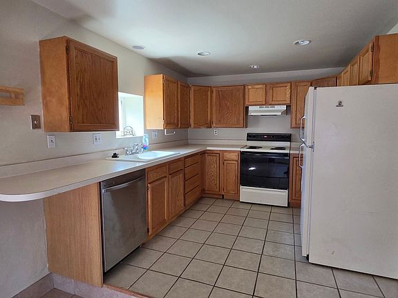 5th image of 1513 1/2 S Corona Ave