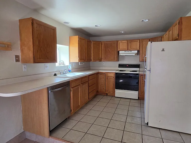 1513 1/2 S Corona Ave — Photo 12