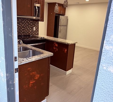 4th image of 3218 Windsor Pl #B