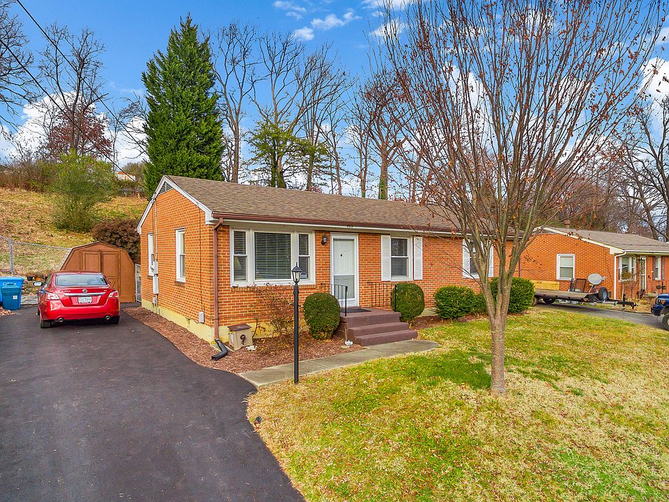 1st image of 4715 Autumn Ln NW