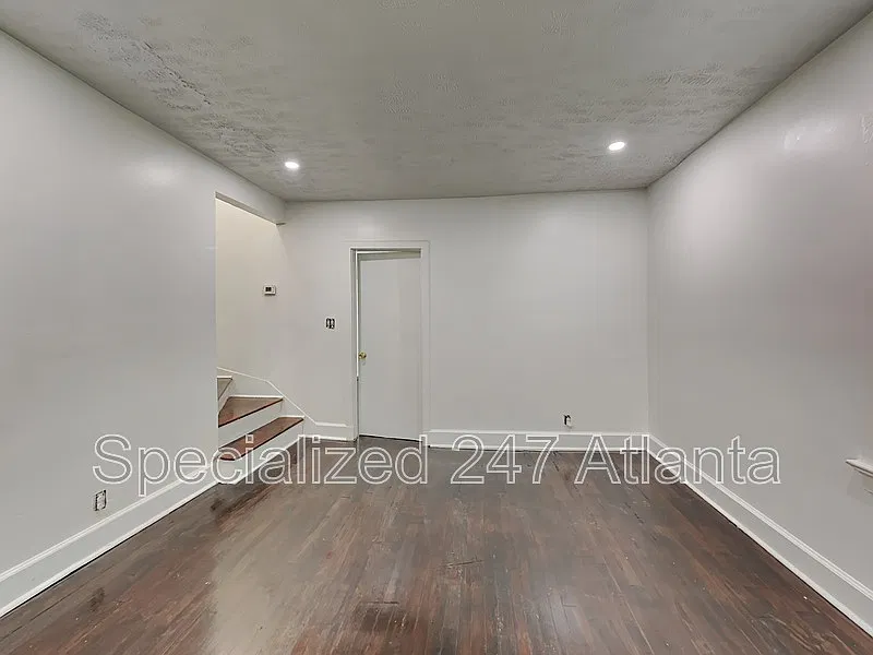 3 bed, 2.5 bath, 1320 sqft, $1,575 — Photo 3