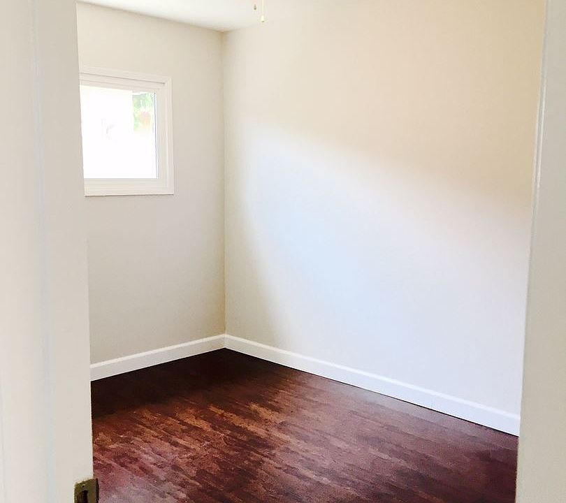 2nd image of 5207 1/2 Santa Ana St