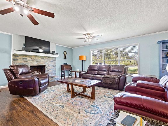 5th image of 323 SW Lewis Ln
