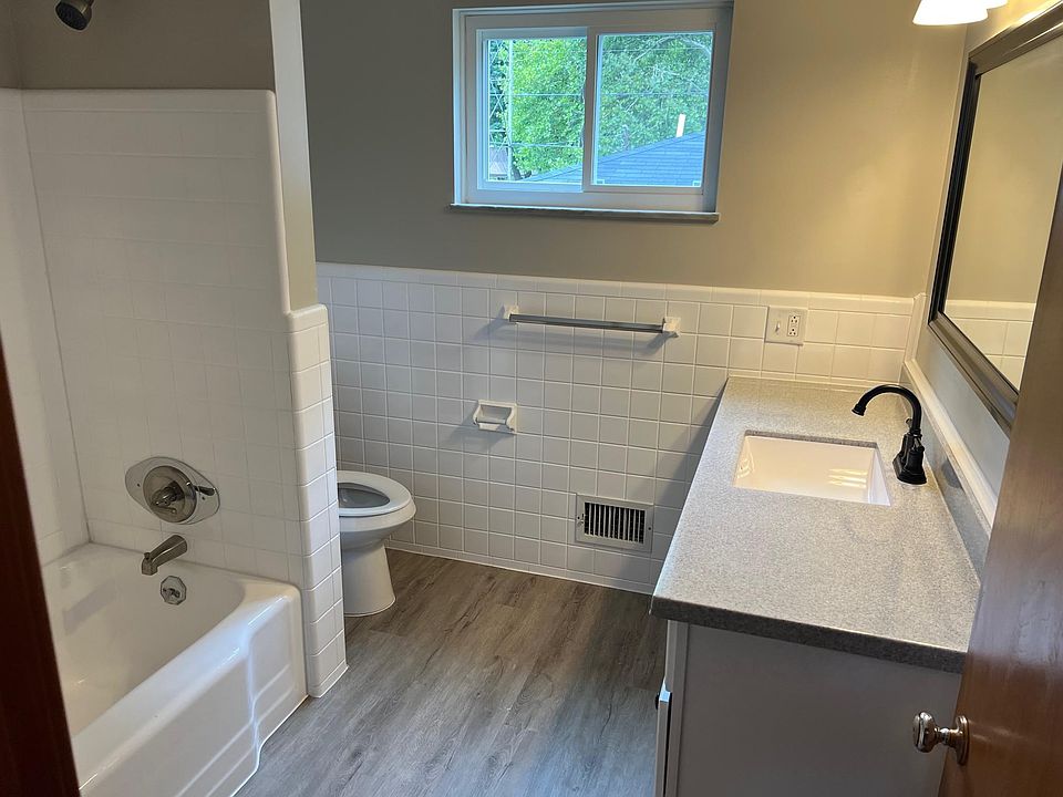 1st image of 5565 Silverdale Dr