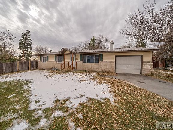2nd image of 1681 Raymond Dr