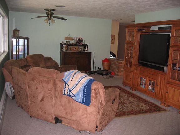 2nd image of 3 Thomas Dr