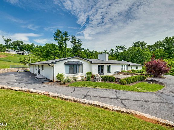 2nd image of 7652 Charlton Dr