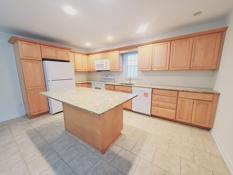 1st image of 94 Harbor Dr