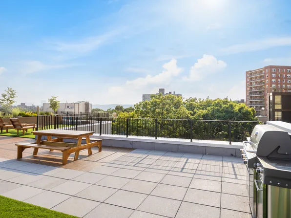 3707 Blackstone Avenue image 20 of 35