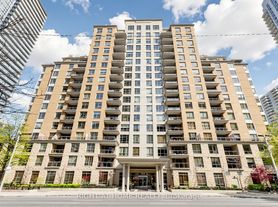123 Eglinton Ave E