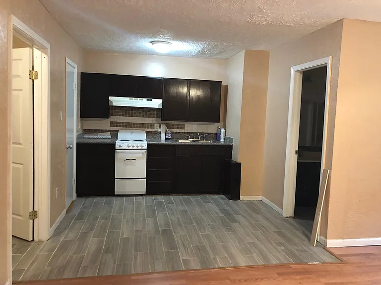 323 Kingsport St — Photo 9