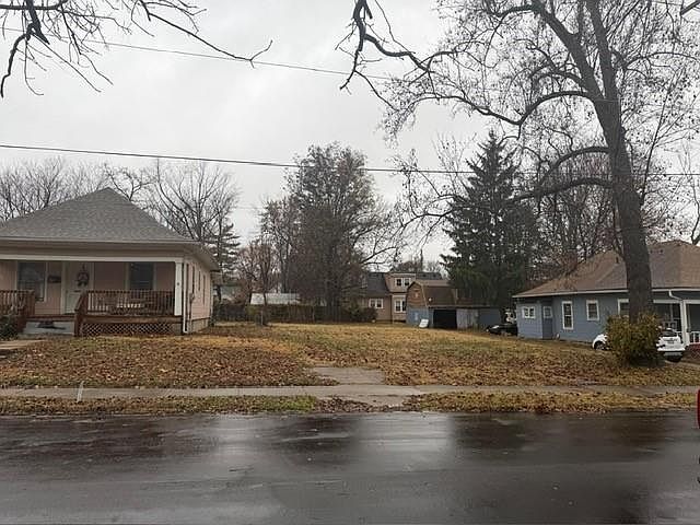 2nd image of 426 E Short Ave