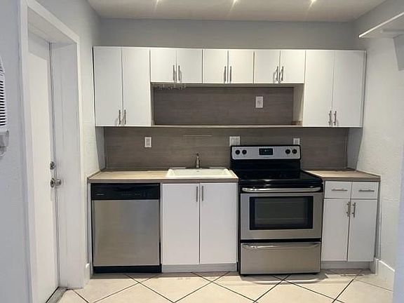 4th image of 408 NE 7th Ave APT 7