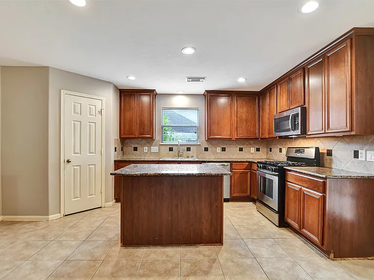 5410 Spring Oak Dr — Photo 13