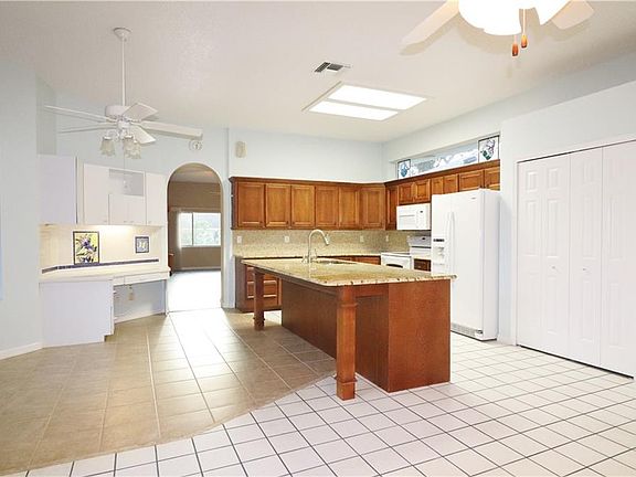 4th image of 21523 Prince Albert Ct