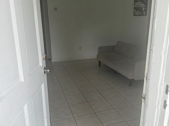 3rd image of 1530 NE 149th St #1532